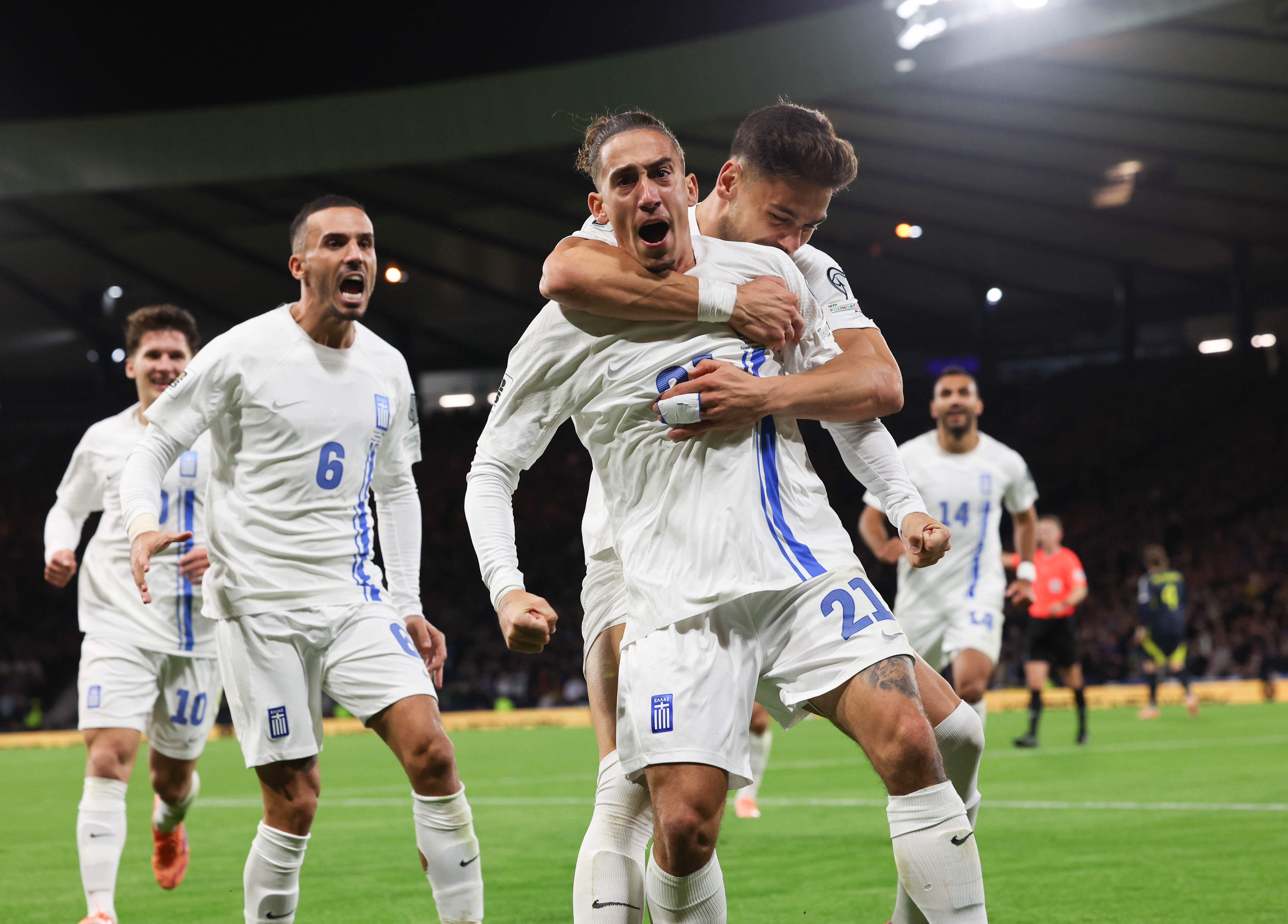 包含欧洲杯预选赛燃情开启，各国队伍角逐激烈的词条