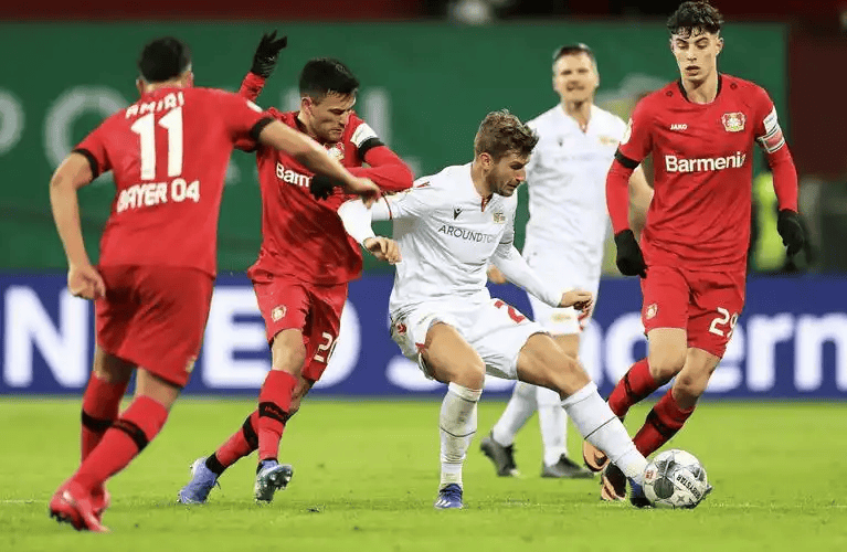 法兰克福客场战平霍芬海姆，保持不败势头的简单介绍