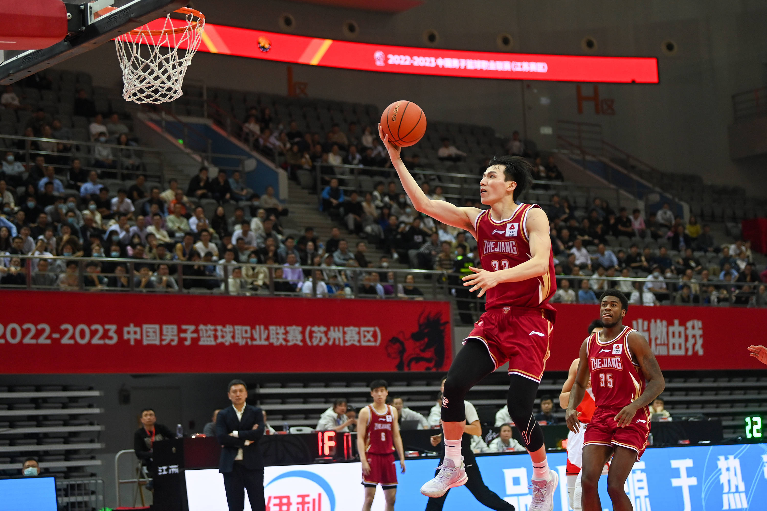 墨西哥男子篮球队继续保持全勤战绩，领跑积分榜的简单介绍