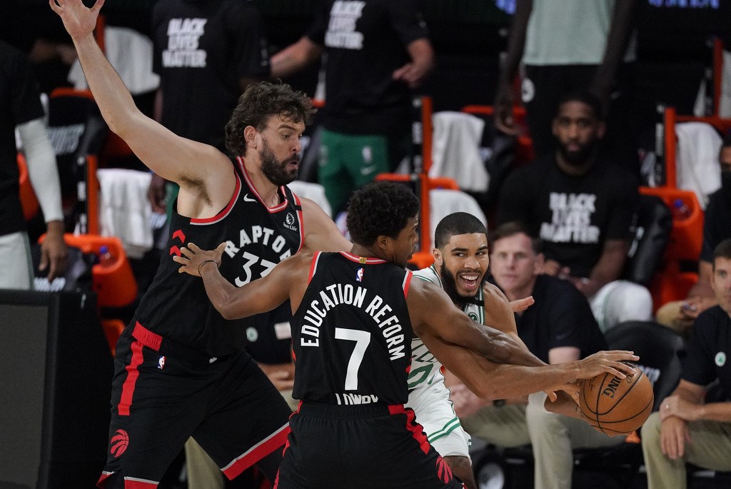 kaiyun-猛龙击败雄鹿，追平系列赛为倒计时